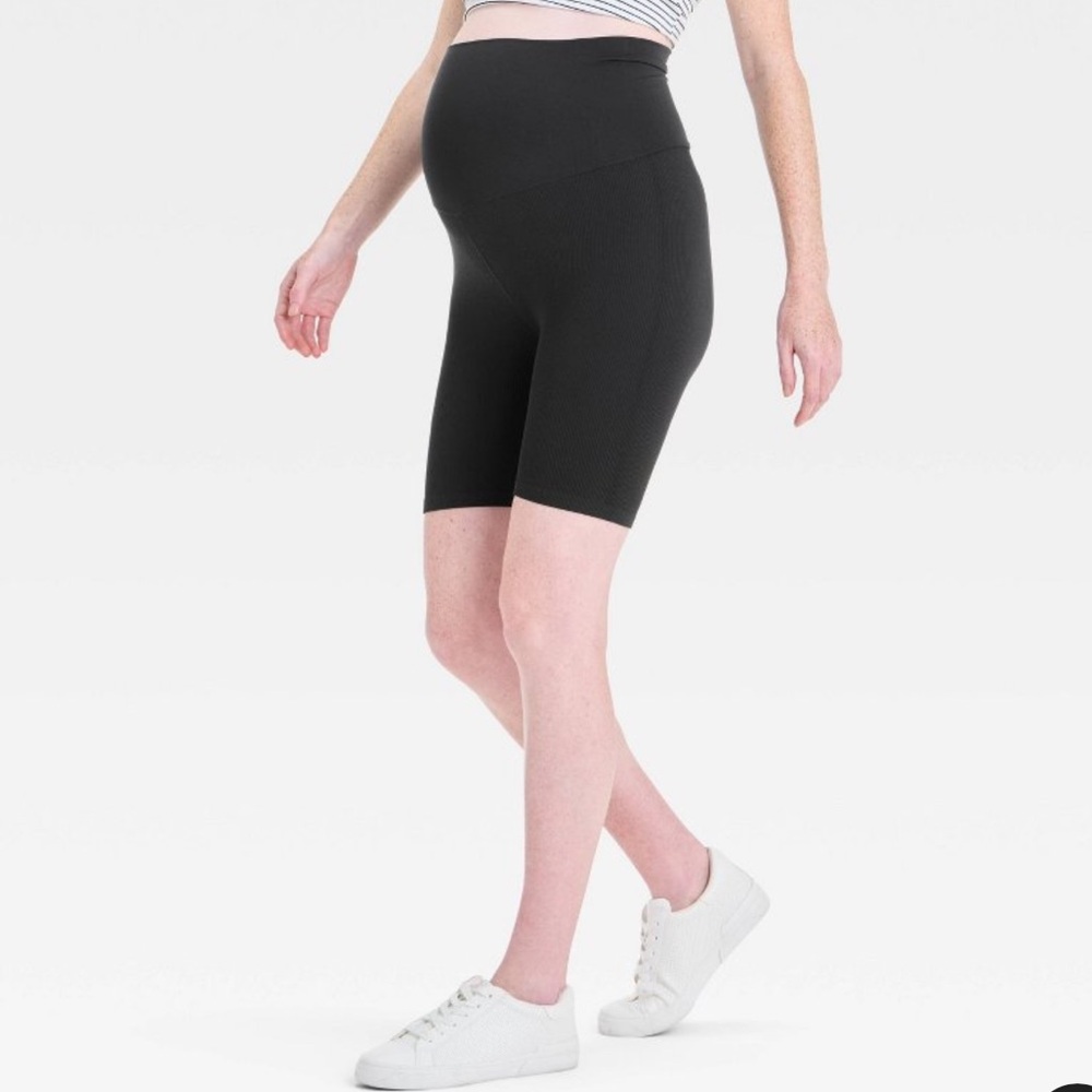 Ingrid and Isabel Maternity Seamless Ribbed Over Belly Bike Shorts NWT Size L